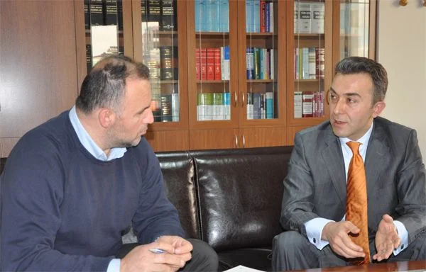 hascumhur mans lRe0B8 wQI