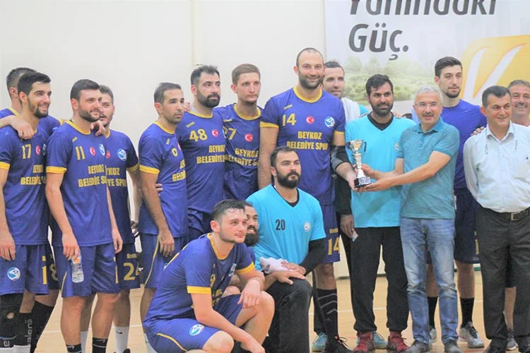 Beykoz Turnuvası’nın şampiyonu SELKA oldu 2 hentbol beykoz turnuva 1 eKSkNXmwaj