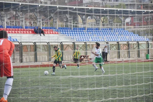 Anadoluhisarı Sarıgazi'ye zorlanmadı 1 hisar sari zorlanmadi