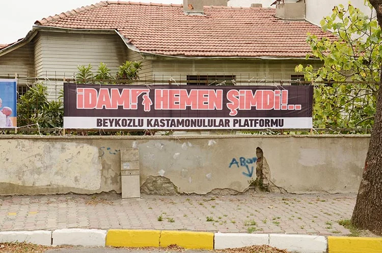 Şerife Bacı’nın torunları Beykoz’da pankart astı 1 idam hemen2 uTqJ9ENmQ