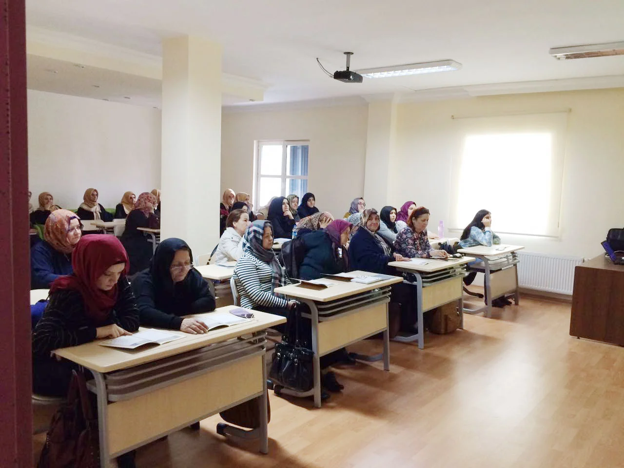 Beykoz'un Kur'an gönüllüleri sertifikalarını aldı… 1 ift UHNQZ51U A