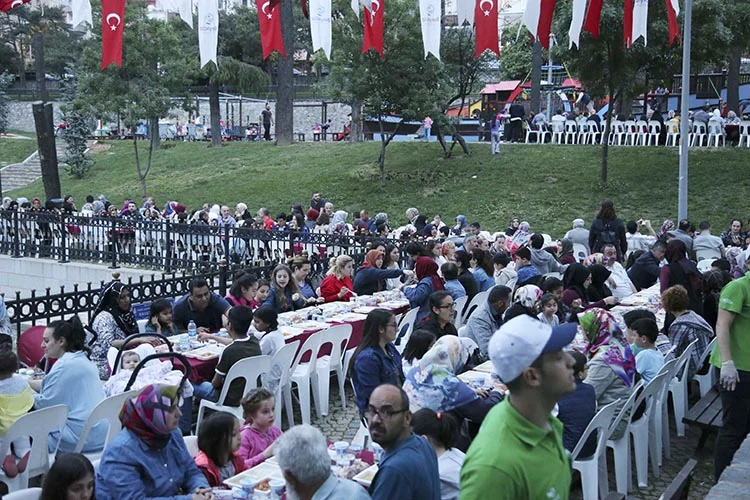Beykoz’da 13 bin komşu sokak iftarlarında buluştu 3 ift rsfWVN8h1e