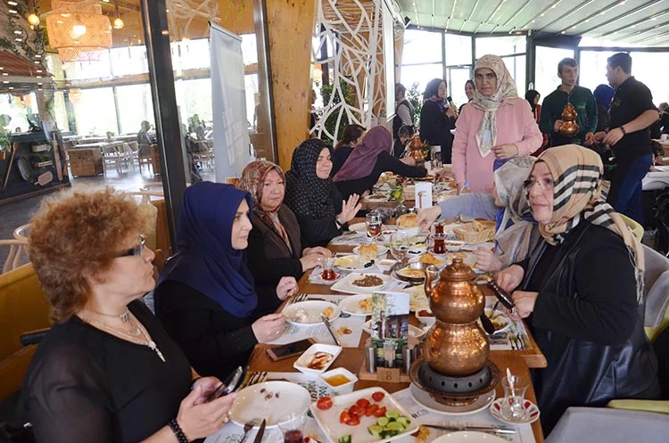 İHH Beykoz Kadın Kolları siyasi parti gibi 1 ihh kad D bFuGk0KT