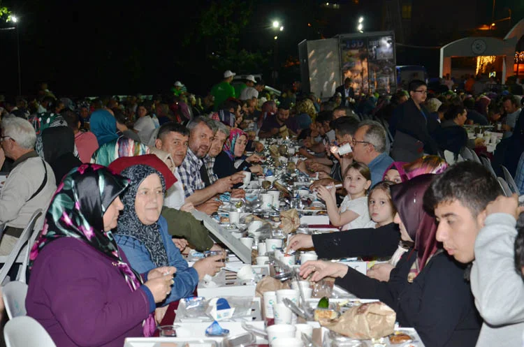 Beykoz'da son halk sahuruna Bayram Şenocak katıldı 1 ilbaskanisonsahurakatildi 7 iuhyfKhM9V