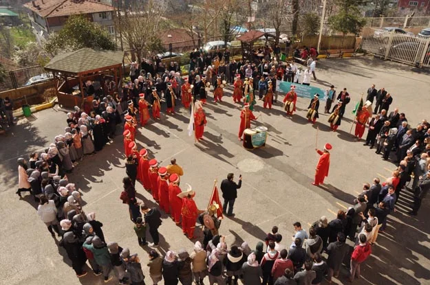 Çanakkale ruhu Beykoz'da dolaştı 1 imamhatip 18 mart dvb 11 MK43gtUSta