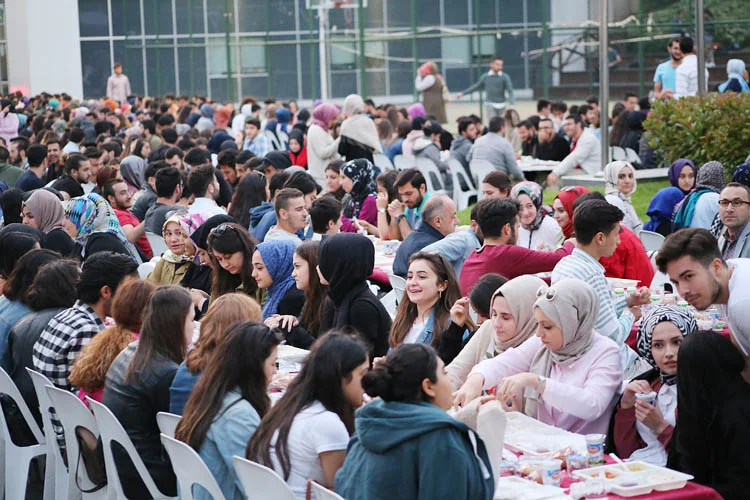 Beykoz'da 2 bin üniversiteli iftarda buluştu 1 imubeykoziftar 11 wXTuHJn6ey