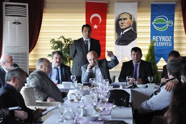 is 2 baskan toplan Xu9kI0petU