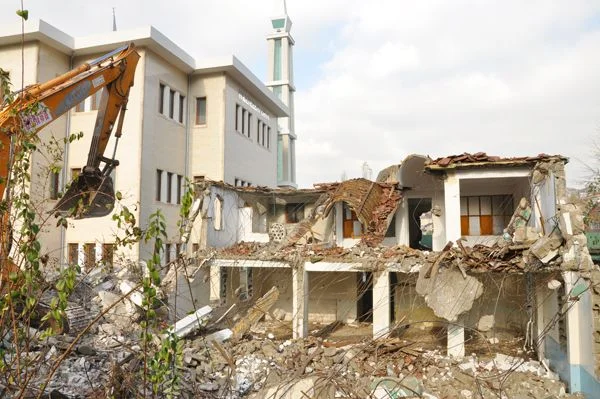 Kiremitdere Hacı Ahmet Camisi yıkıldı 2 is 22 kiremitdere cam FdDevaoE8b