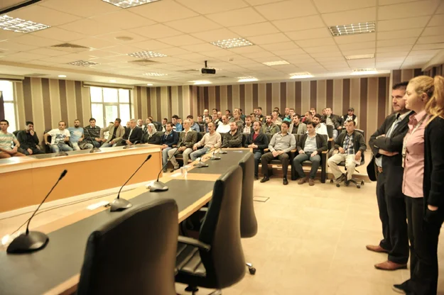 300 kişi arasından şanslı 64 kişi 1 is kariyer m 1 LAUoZlI N