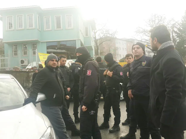Beykoz'daki Şişe Cam işçilerine polis müdahalesi 3 isci mudahale beykoz 15 yvJA2gSgkt
