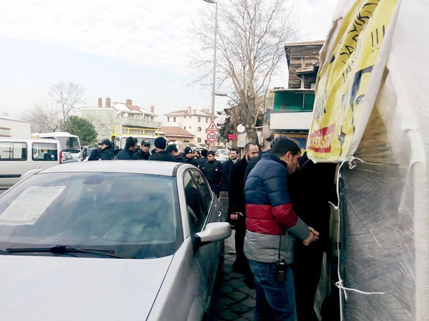 Beykoz'daki Şişe Cam işçilerine polis müdahalesi 2 isci mudahale beykoz 3 IrBczhAiOO