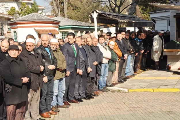 Refik Zengin dualarla uğurlandı 1 k muhtar cenaze 7 t0k2wT1YkL