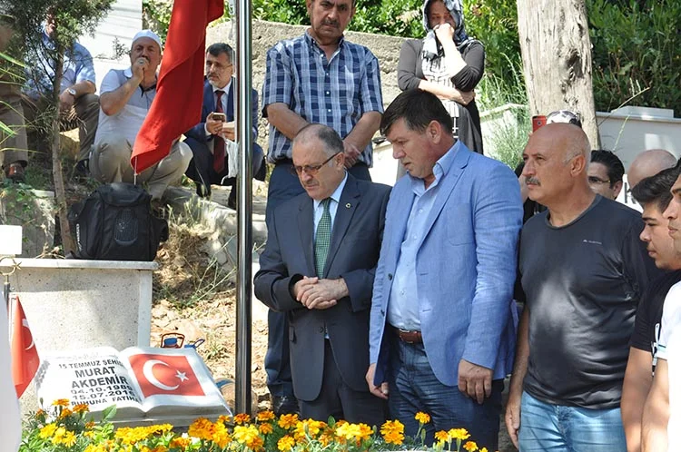 Beykoz idari erkanından şehitlik ziyaretleri 1 kabir sehit ziyar 11fIRtn rM