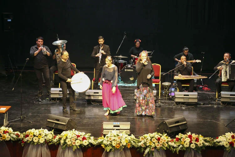 Tıpçılara Beykoz'da Suzan Kardeş konseri 3 kardes konser bLcy0YLUlT