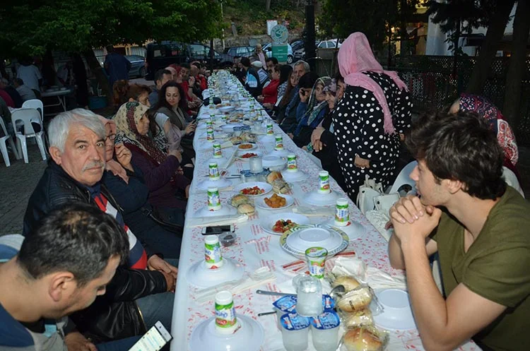 KAS-DER Beykoz Şubesi iftarı sahilde verdi 4 kasder iftar beykoz 7 LLz1Rw8U6n
