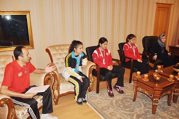 Beykoz Kaymakamı dikkatleri atletizme çekti 2 kay ziyaret 10 Ceo 8hnDbw