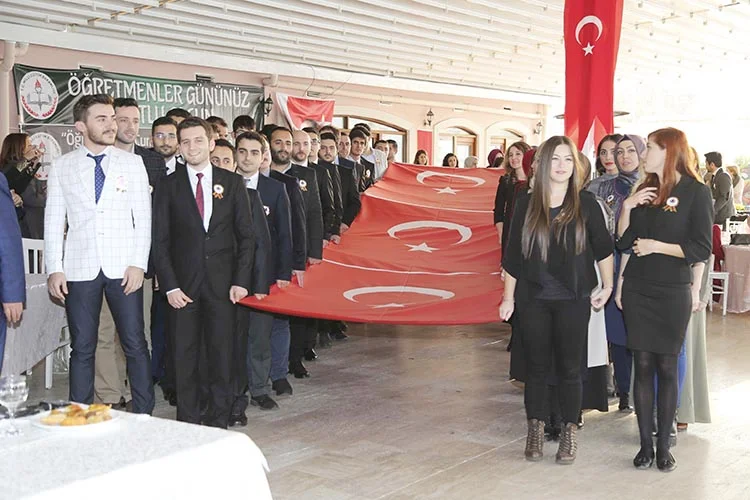 Beykoz Kaymakamı öğretmenlere türkü söyledi 3 kaymakam turku 7 3Yc7Qp0ulQ