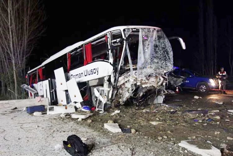 Kazazedelerin imdadına Beykozlular yetişti 1 kaza 2 EX2MKfym