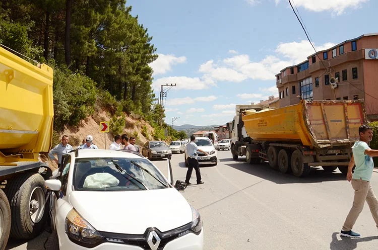 Beykoz Çavuşbaşı’nda zincirleme trafik kazası… 2 kaza cavusbasi 2 lPBKVZJtvu