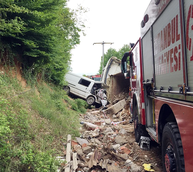 Beykoz Cumhuriyetköy'de feci kaza 1 ölü, 9 yaralı 2 kaza cumhuriyetkoy 201 6C8Z1n99Vu