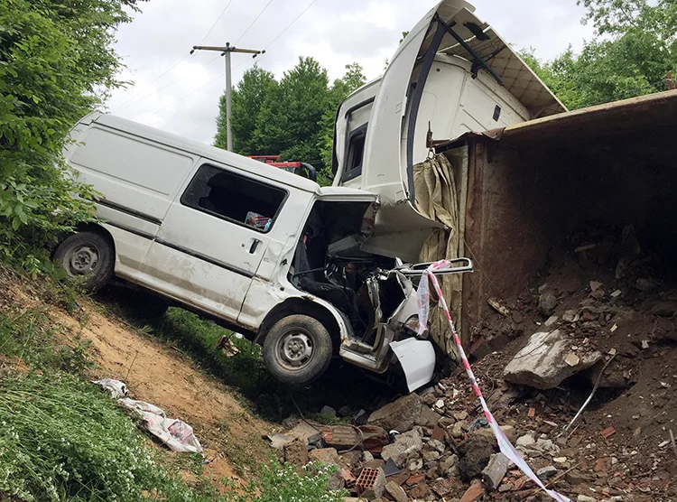 Beykoz Cumhuriyetköy'de feci kaza 1 ölü, 9 yaralı 1 kaza cumhuriyetkoy 201 Z6plH3v6N2
