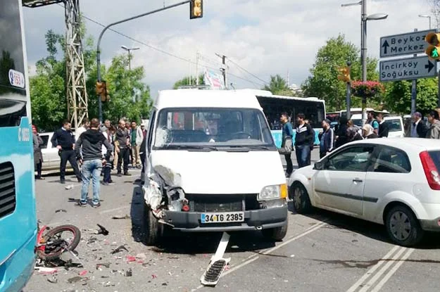 Beykoz'da facia geliyorum dedi 2 kaza motor 6 KH cYOKvnb