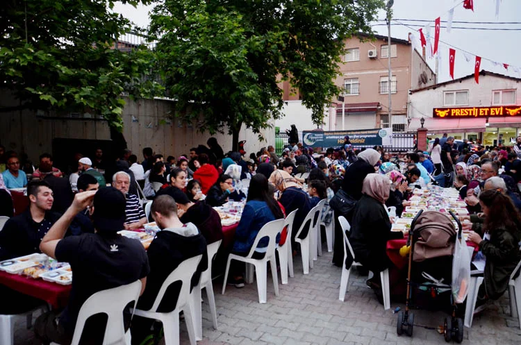Belediye ve Konsey işbirliği ile iftar 2 kentkonseyibelediyeiftar 1 An8bhfccyb