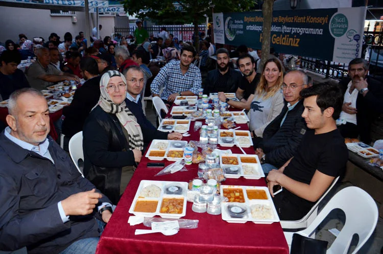 Belediye ve Konsey işbirliği ile iftar 1 kentkonseyibelediyeiftar 3 TC6iuVJgBq