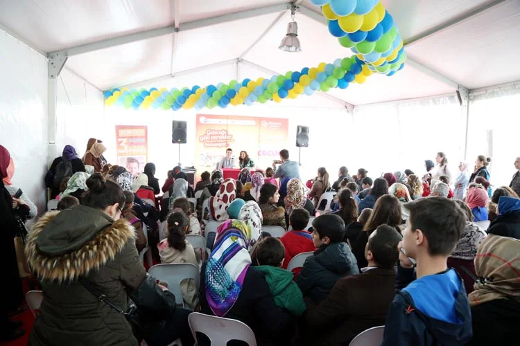 Oyuncu anne Beykoz'da kitaplarını imzaladı 1 kitap anne 4 gm7mC5IA6q