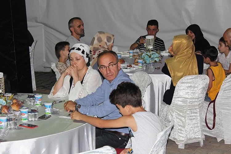 Beykoz Kızılay’ı 400 kişiye iftar verdi 2 kizilay iftar beyk 4R0N8kXZjC