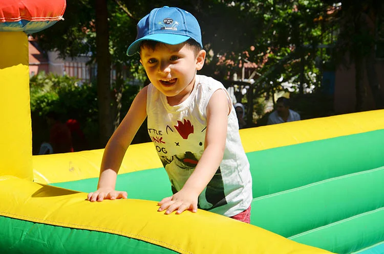 Beykoz'da Kızılay'dan sığınmacılara bayramlaşma 3 kizilay siginma bayra EF99TC0G6