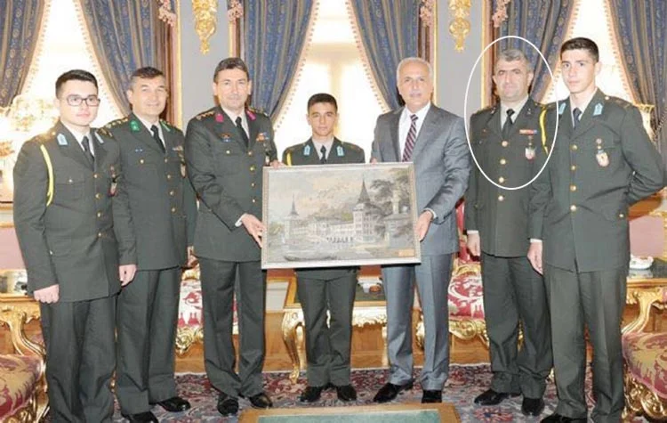 Oğlumu Cumhurbaşkanının akrabası buldu 2 komutan karabek Jz5SDpogeH