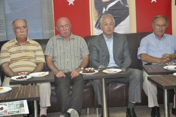 Alaattin Köseler kanaat önderlerini dinliyor 2 kosel 6saPhN5P6I