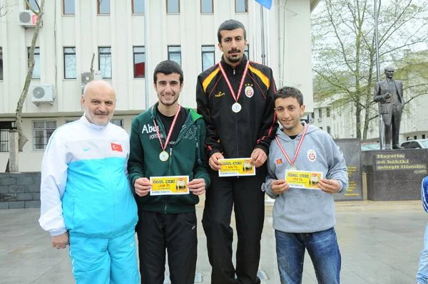 Osman Dede gençleri geride bıraktı 1 kosu mans L729BRPAvV