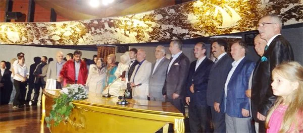 Dost Beykoz yazarının mutlu günü 1 kubra oztu AkMJ7VQddq