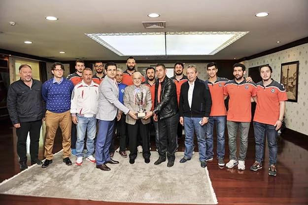 Süper Lig kupası Başkana verildi 1 kupa 2 t5FBmoIMnt