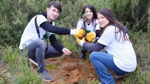 Beykoz Lojistik Öğrencileri, 200 fidan dikti 2 lojistik dogayla bari QLhNAWZh6z