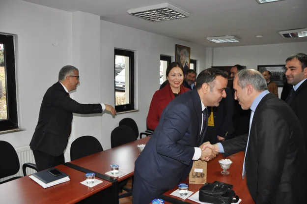 Mahir Başkan mazbatasını aldı 1 mahir ziyaret ak 2 uB Pj8SSoO