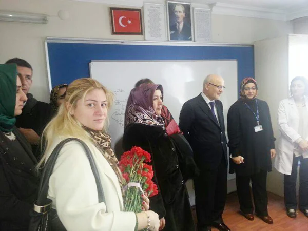 Manolya Demirören ve AK Parti 3 manolya demiroren dostbeyk m8tS53CFzB