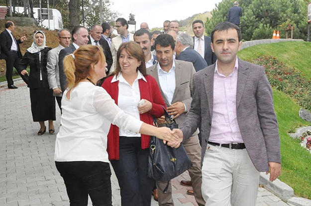 meclis kelebek ciftli 4QTeKzDyPf