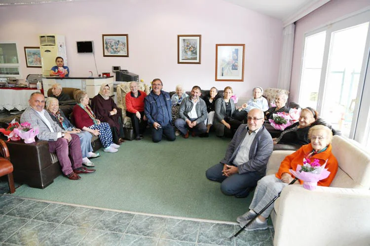Beykoz Meclis Üyeleri, huzur evlerini ziyaret etti 1 meclis uhuzur ziyaret 2 YbfjuWMddO