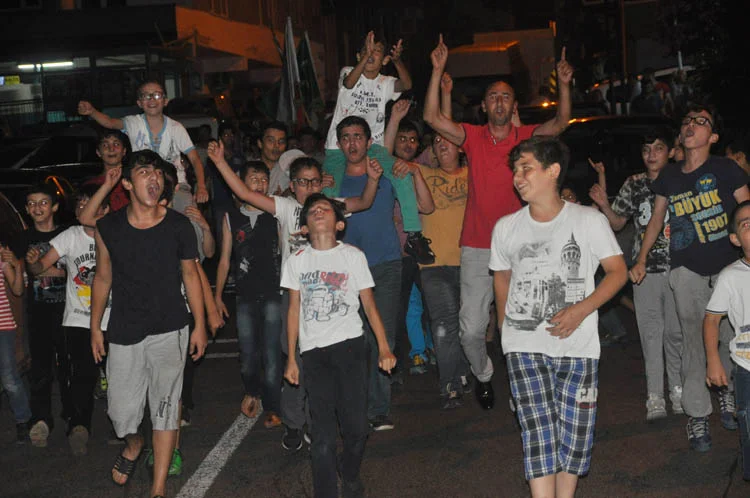 Çubuklu Beşevler'de mehterli iftar coşkusu 2 mehter sen 7 fq8XMBn45