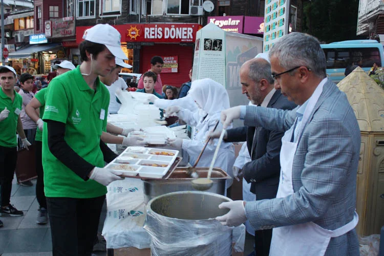 Beykoz Meydanında 5 bin kişilik iftar şöleni 2 merkez mah if fosYjsupL