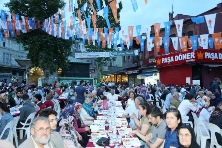 Beykoz Meydanı’nda 5 bin kişi iftar sofrasında 1 meydan iftar 2 6QpNsGH 1