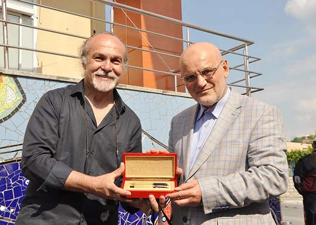 Amerikalı sanatçı Beykoz’da sanat eseri yaptı 2 mozaik beyk lKIaNGaYOb