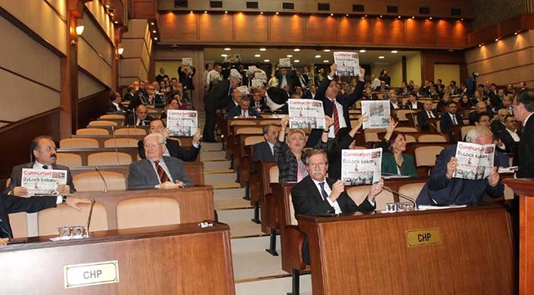 Uğur Mumcu o yönetmenlerin yüzüne tükürür 1 muharrem 4 b6i5h1N6Jv