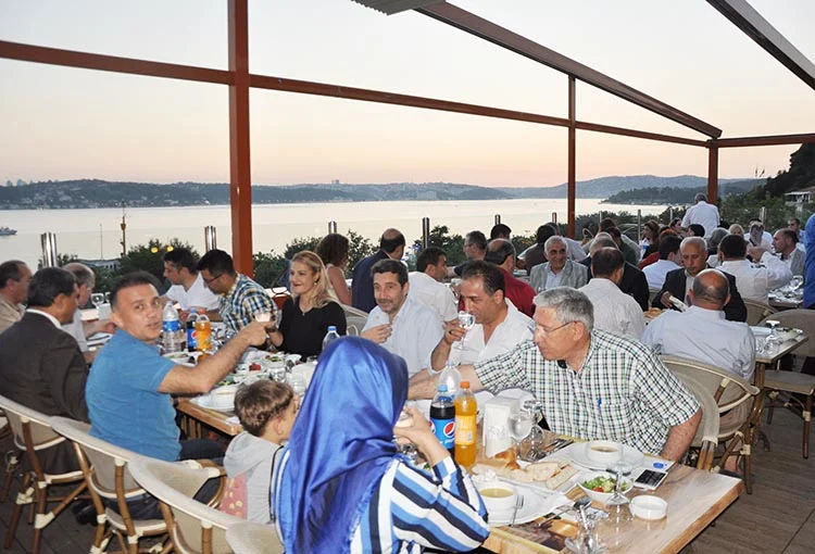 Beykoz'un muhtarları iftar sofrasında protokolü ağırladı 1 muhtar iftar 2016 3 kCS2kKW4MP