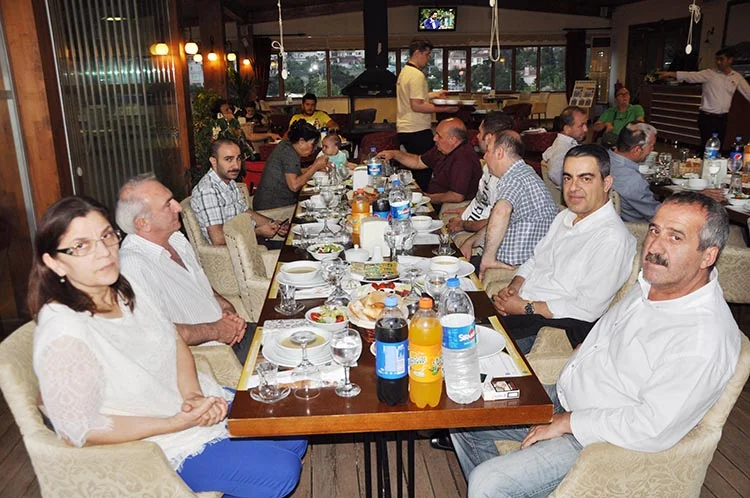 Beykoz'un muhtarları iftar sofrasında protokolü ağırladı 3