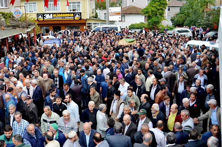 Muhtarın oğlu Beykoz'da göz yaşlarıyla uğurlandı 2
