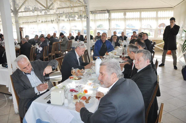 İETT yetkilileri ve Beykozlu Muhtarlar bir araya geldi 3 muhtarla sUX0hnCcAE